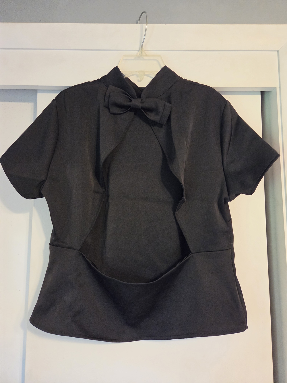 H&M Black Short-Sleeve Top with Bow and Cutout Back